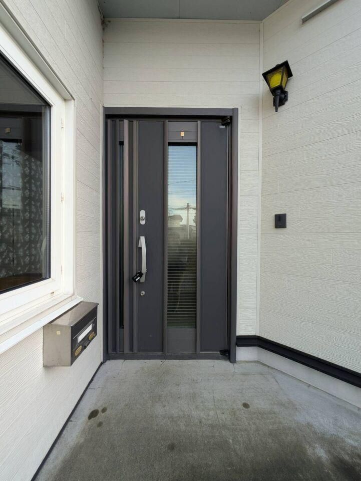 3LDK Single-Story House on Large Corner Lot in Asahikawa, Hokkaido - Thumbnail 2
