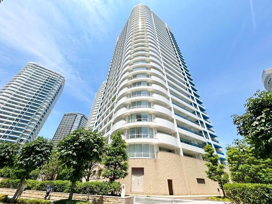3LDK Apartment in Nishi-ku, Yokohama for Sale - Thumbnail 2