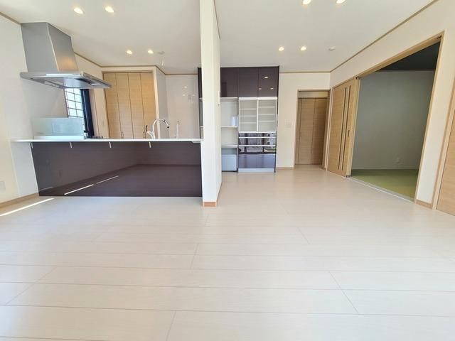 Renovated 4LDK House in Kazo, Saitama with Large Garden - Thumbnail 3