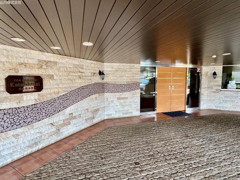 Dia Palace Katsutadai South-Facing 3LDK Apartment for Sale - Thumbnail 2