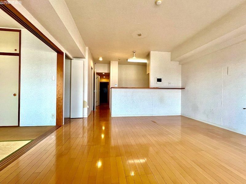 Dia Palace Katsutadai South-Facing 3LDK Apartment for Sale - Thumbnail 3