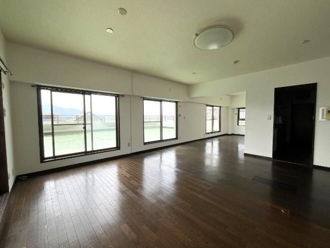 2LDK Apartment with Roof Balcony in Kasuga City, Fukuoka - Thumbnail 4