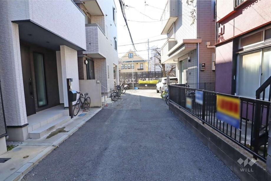 Modern 3-Storey House Near Motosumiyoshi Station, Kawasaki - Thumbnail 3