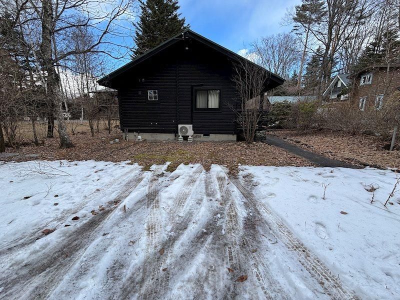 3LDK Log Cabin for Sale in Karuizawa, Nagano - 351m2 Land - Thumbnail 3
