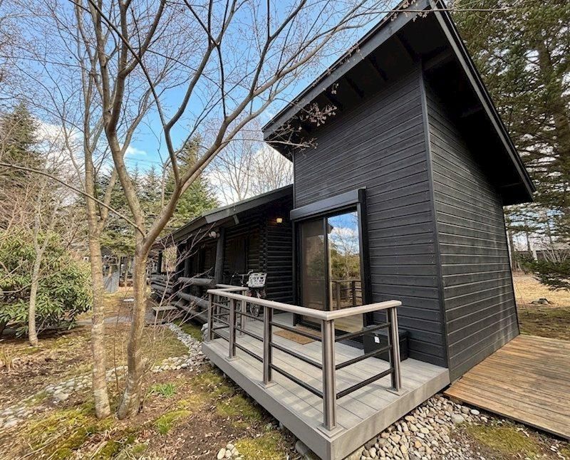 3LDK Log Cabin for Sale in Karuizawa, Nagano - 351m2 Land - Thumbnail 2