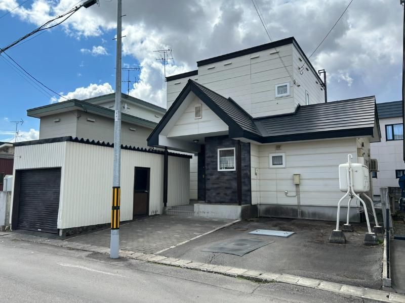 Renovated 4LDK+S House in Asahikawa, Hokkaido – 217m² Land - Thumbnail 2