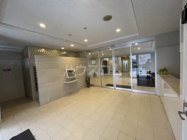 4LDK Apartment for Rent in Toyosaki, Tomigusuku, Okinawa - Thumbnail 2