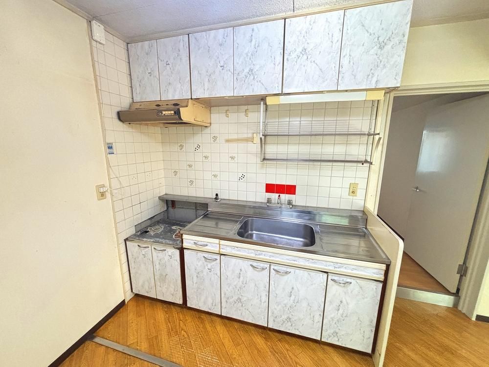 3LDK Apartment for Sale in Hirakata, Osaka - 6.3 Million Yen - Thumbnail 4