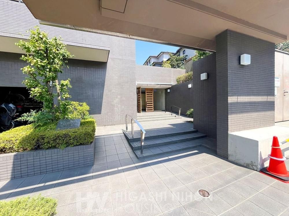 4LDK Apartment for Sale in Aoba Ward, Yokohama with Roof Balcony - Thumbnail 2
