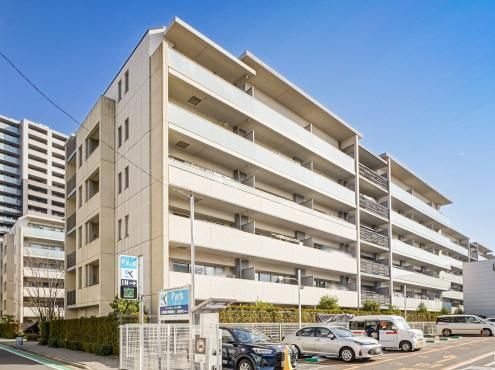4LDK Corner Apartment with Private Garden in Yokohama Minami-Ku - Thumbnail 2