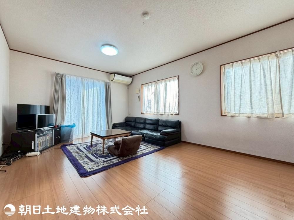 4LDK House in Hachioji with 3 Car Parking & Japanese Room - Thumbnail 2