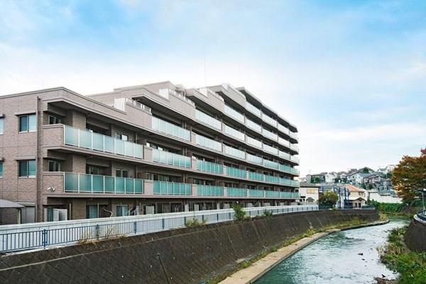 Renovated 3LDK Apartment in Yokohama, Hodogaya-ku with River View - Thumbnail 3