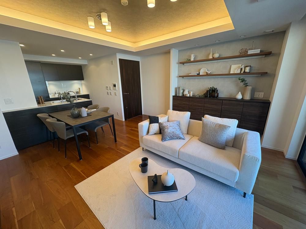 1LDK Apartment for Sale in Shibuya, Tokyo - 71.84m2 - Thumbnail 3