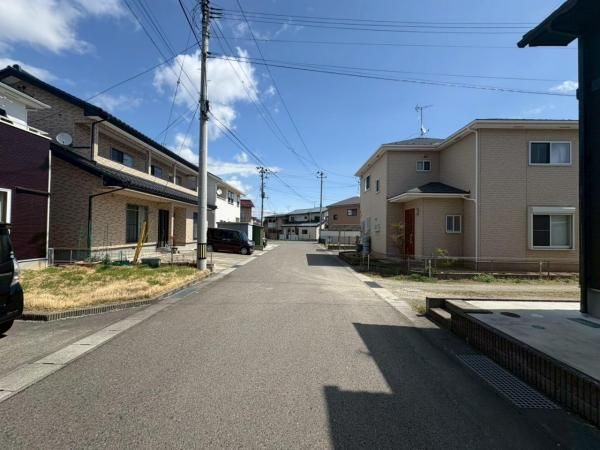 4LDK Detached House in Fukushima City with Solar Panels - Thumbnail 3