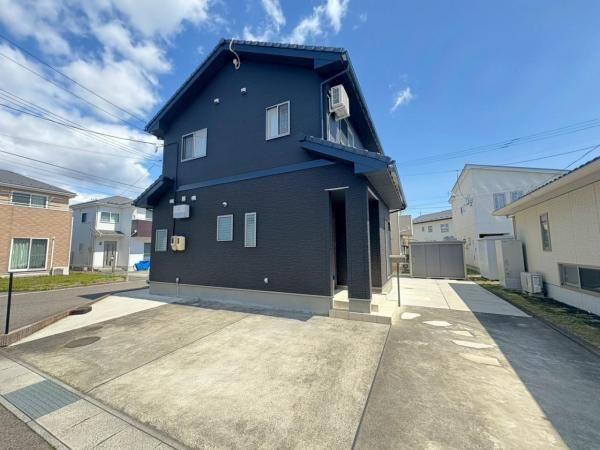 4LDK Detached House in Fukushima City with Solar Panels - Thumbnail 2