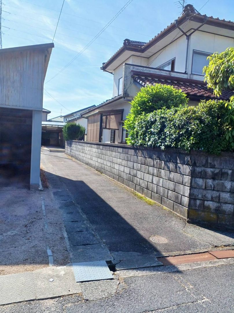 5DK Single-Story House in Higashiizumo, Matsue City with Large Lot - Thumbnail 2