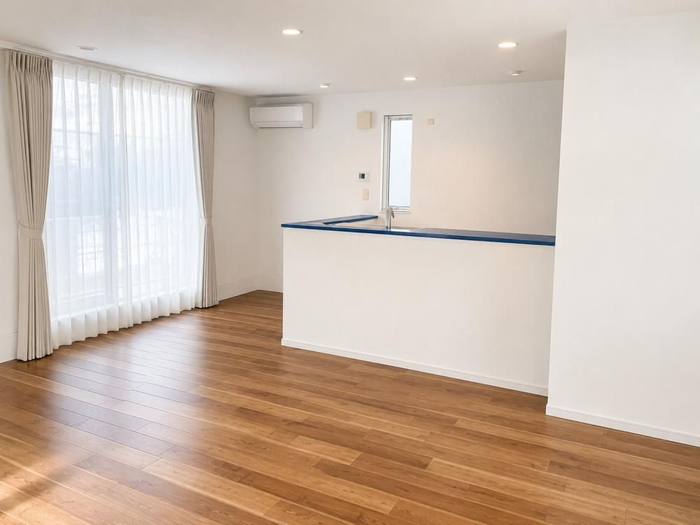 89m2 3-Story House for Sale in Nishi-Shinjuku, Tokyo - Thumbnail 2