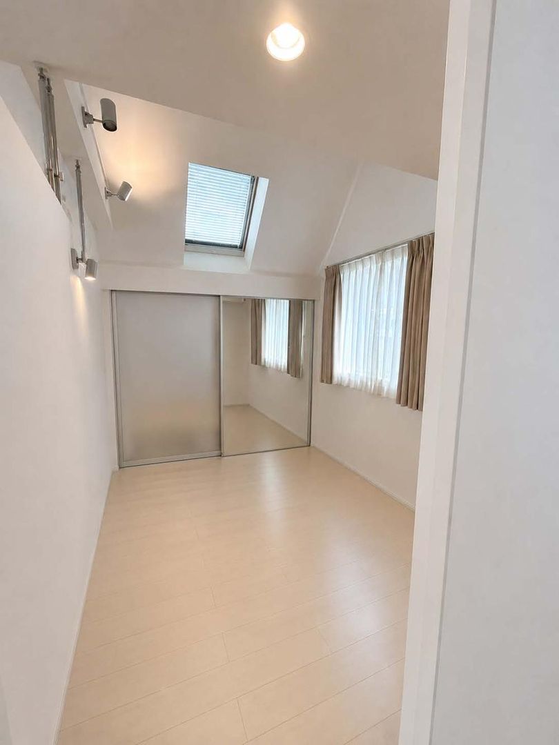 89m2 3-Story House for Sale in Nishi-Shinjuku, Tokyo - Thumbnail 3