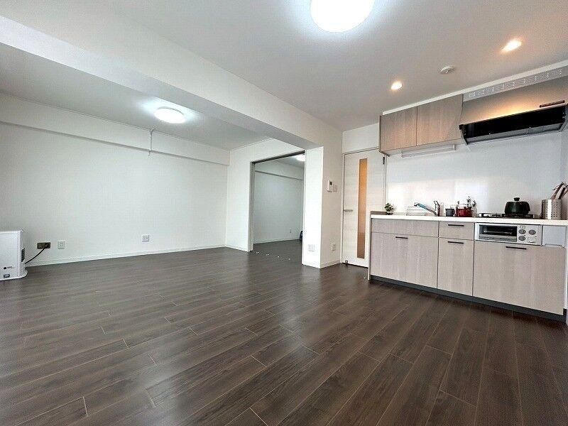 Renovated 2LDK Apartment Near Nijuyonken Station, Sapporo - Thumbnail 3