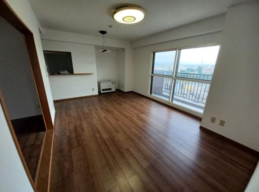 4LDK Resale Apartment in Asahikawa, Hokkaido for 9.9 Million Yen - Thumbnail 3