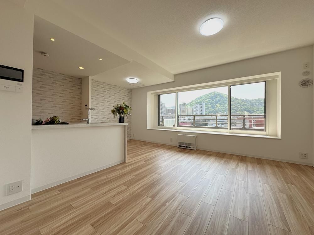 Fully Renovated 3LDK Apartment in Maruyama, Sapporo - Thumbnail 3