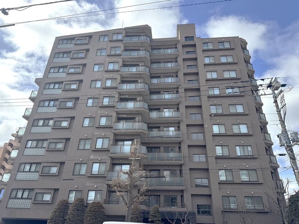 Fully Renovated 3LDK Apartment in Maruyama, Sapporo - Thumbnail 2