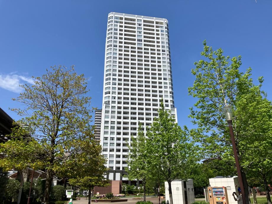 Renovated 2LDK Tower Mansion Apartment in Minato-ku, Tokyo - Thumbnail 2