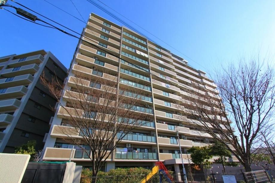 3LDK Apartment for Sale in Hakata, Fukuoka - Green Mansion - Image 1