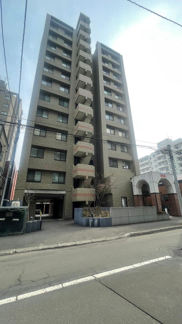 3LDK Apartment for Sale Near Nishi 18-chome Station, Sapporo - Thumbnail 4