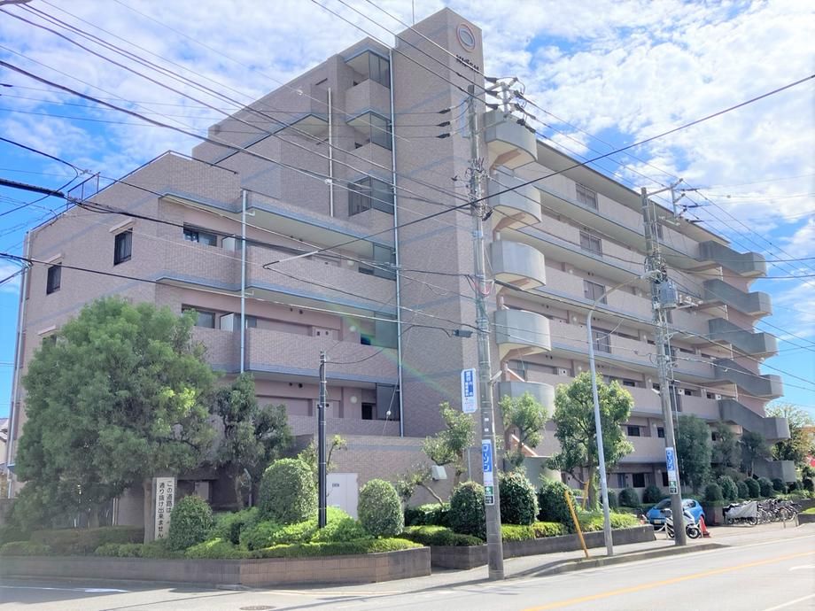 3LDK Top-Floor Apartment for Sale in Funabashi, Chiba - Thumbnail 2