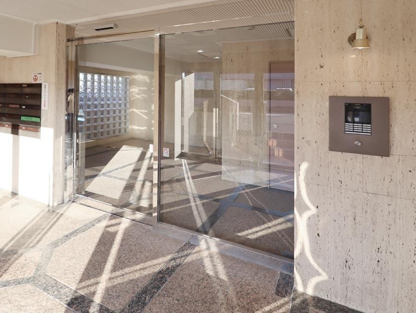 Renovated 3LDK Apartment in Yokohama Naka-ku 77.77m² - Thumbnail 2