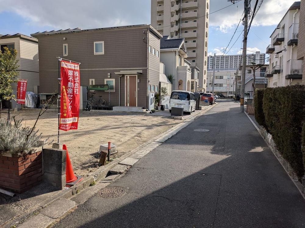 151.8m2 Land Plot in Ujina East, Hiroshima - No Building Conditions - Thumbnail 3