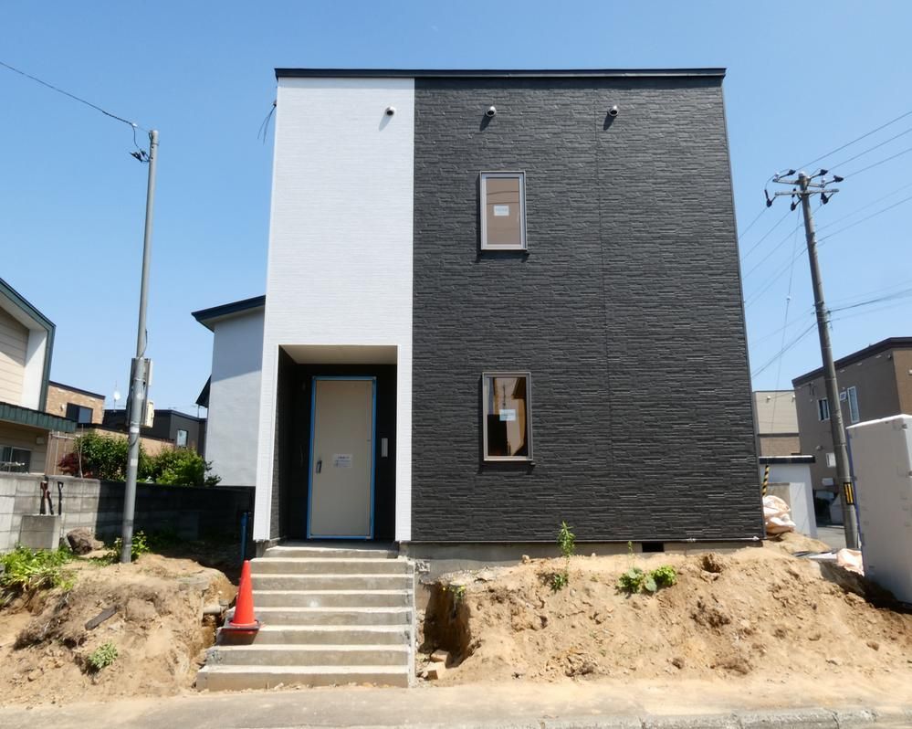 Renovated 4LDK House in Sapporo's Atsubetsu Ward with Parking - Thumbnail 2