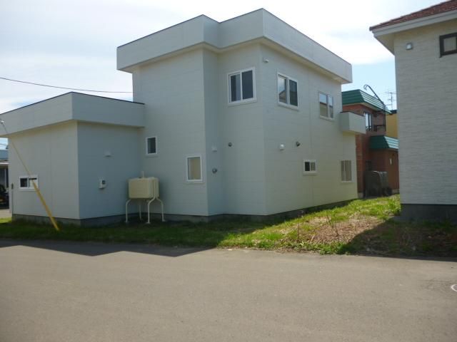 Renovated 4LDK House in Ishikari with 4 Parking Spaces - Thumbnail 3