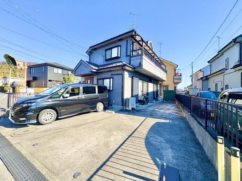3LDK House with 4 Car Spaces in Akiruno, Tokyo - Thumbnail 2