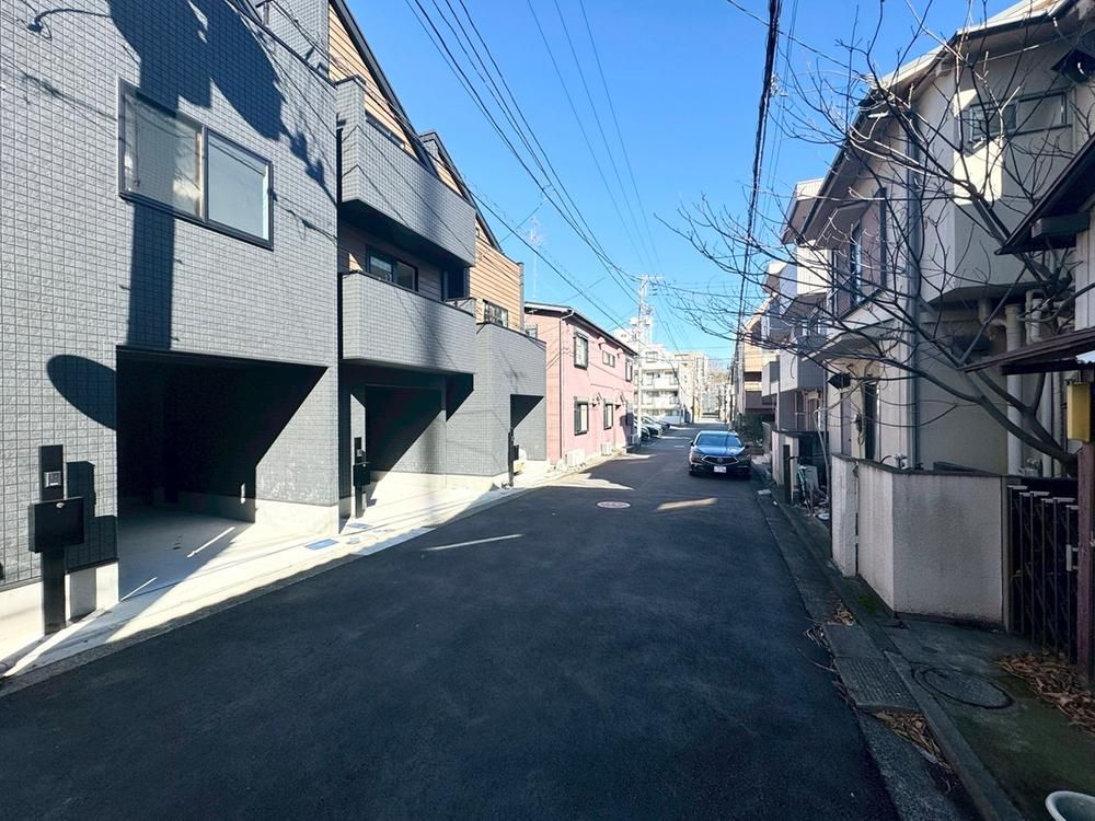 3LDK New Build House Near Hiyoshi Station, Yokohama - Thumbnail 2