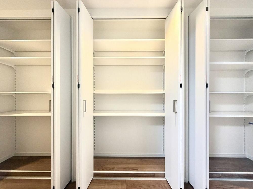 Renovated 3LDK Apartment in Yokohama Kohoku-ku for Sale - Thumbnail 4