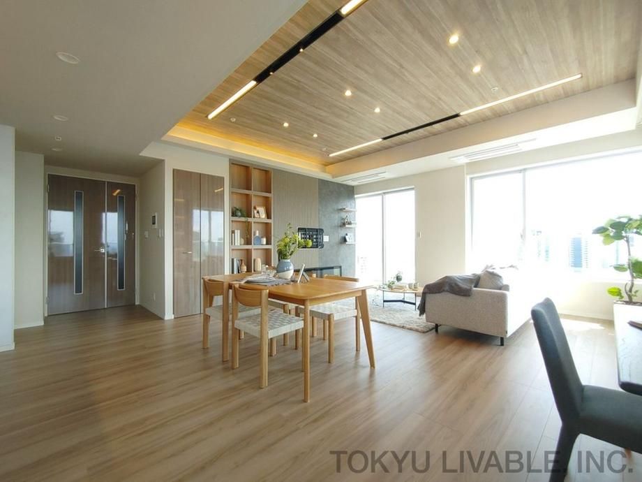2LDK Apartment for Sale in Minato-ku, Tokyo - 91.48m2 - Thumbnail 3