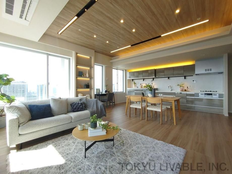 2LDK Apartment for Sale in Minato-ku, Tokyo - 91.48m2 - Thumbnail 2