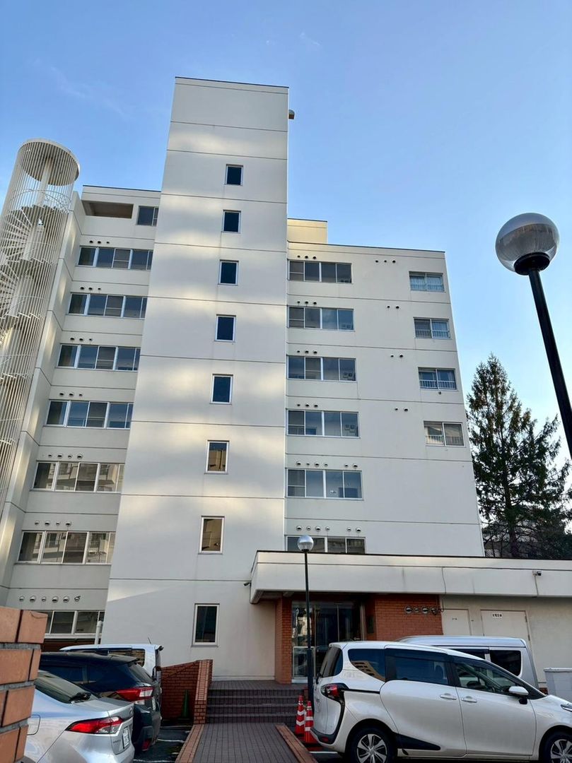 Lions Mansion Maruyama Daini - Apartment in Sapporo Chuo Ward - Thumbnail 3