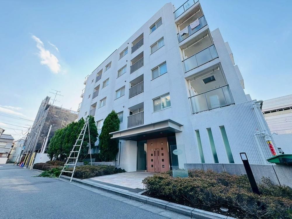 Fairloge Hohnancho 3LDK Apartment for Sale in Nakano, Tokyo - Thumbnail 2