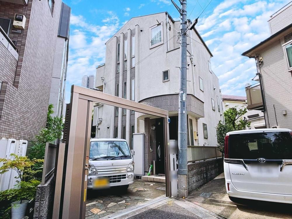 4LDK Detached House for Sale in Shibuya, Tokyo - Thumbnail 2