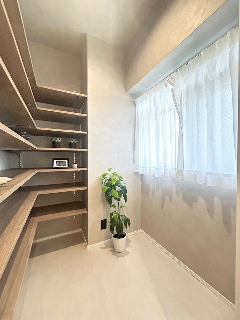 Renovated 3LDK Apartment in Kita Ward, Osaka - 71.25m² - Thumbnail 2