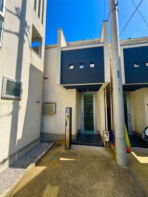3LDK Detached House for Sale in Nogata, Nakano, Tokyo - Thumbnail 2