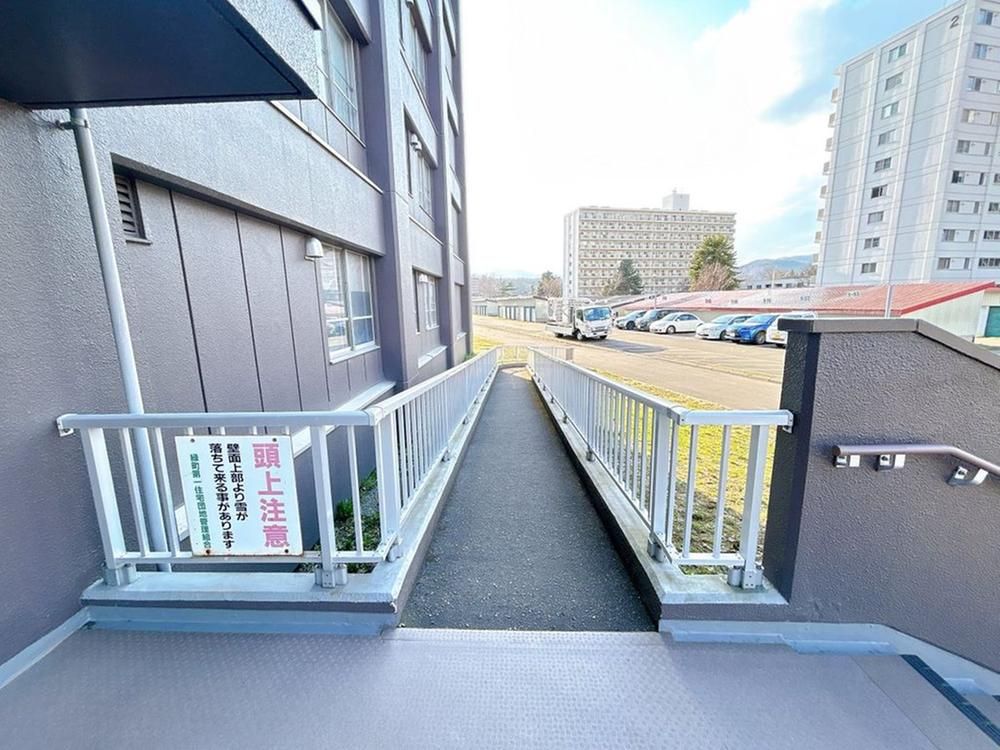 Renovated 2LDK Apartment Near Makomanai Station, Sapporo - Thumbnail 3