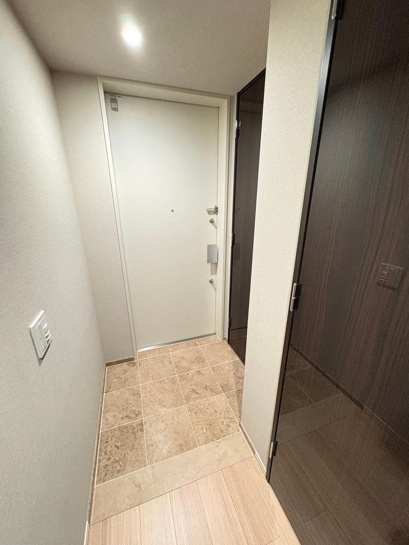 2LDK Apartment for Sale in Shinjuku, Tokyo - 59.29m2 - Thumbnail 3