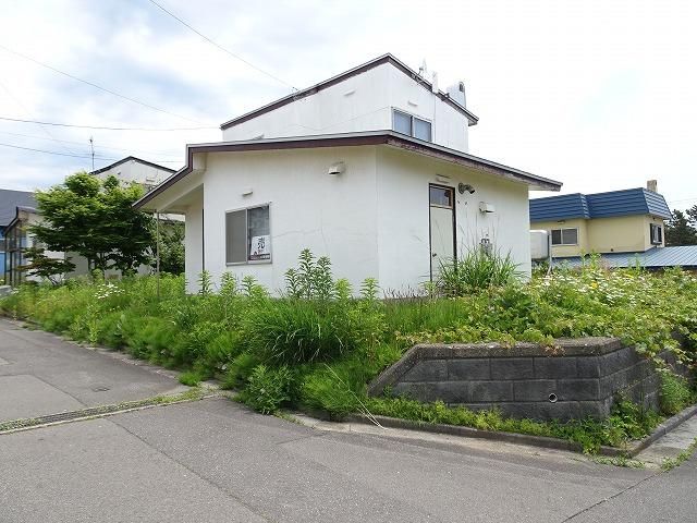 4LDK Detached House on 302.5m² Corner Lot in Hakodate - Thumbnail 2