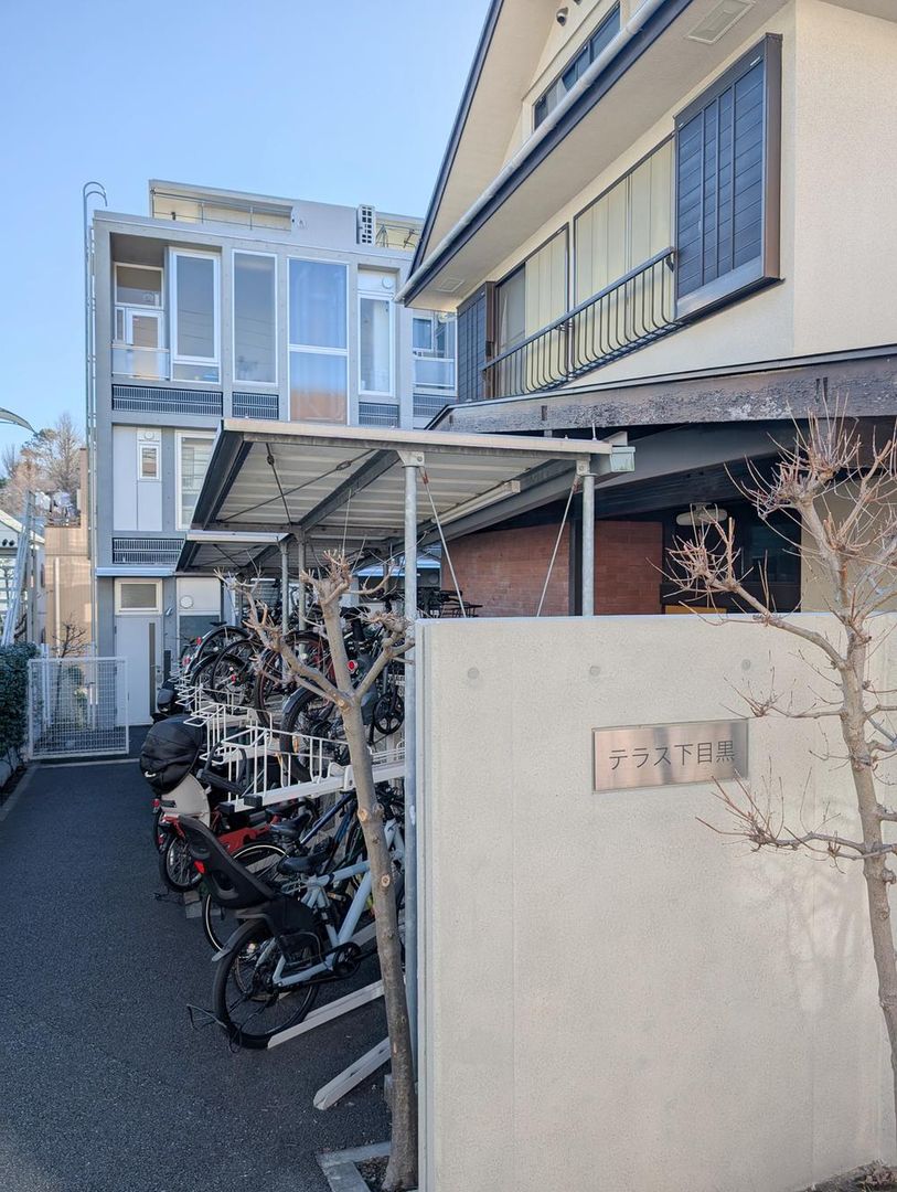 1LDK Apartment for Sale in Meguro with 50sqm Roof Terrace - Thumbnail 2
