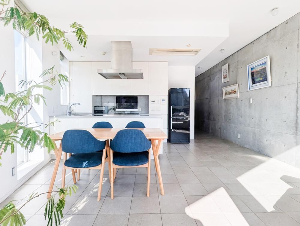 1LDK Apartment for Sale in Meguro with 50sqm Roof Terrace - Thumbnail 3