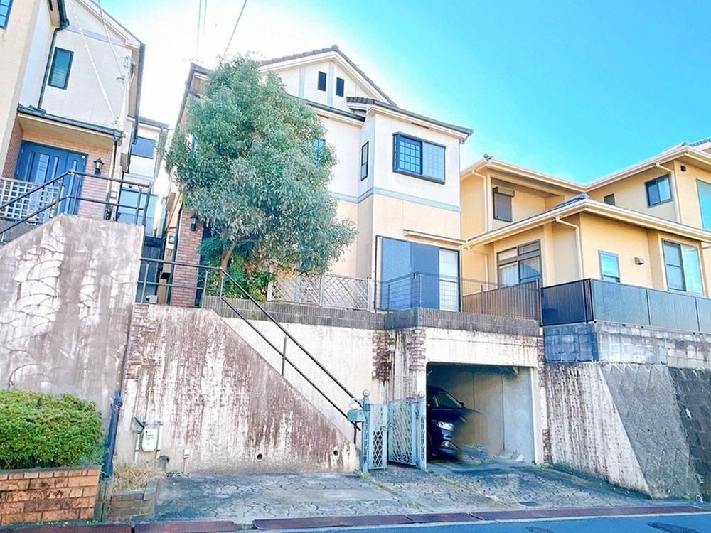 Renovated 4LDK House for Sale in Hirakata, Osaka - Thumbnail 2
